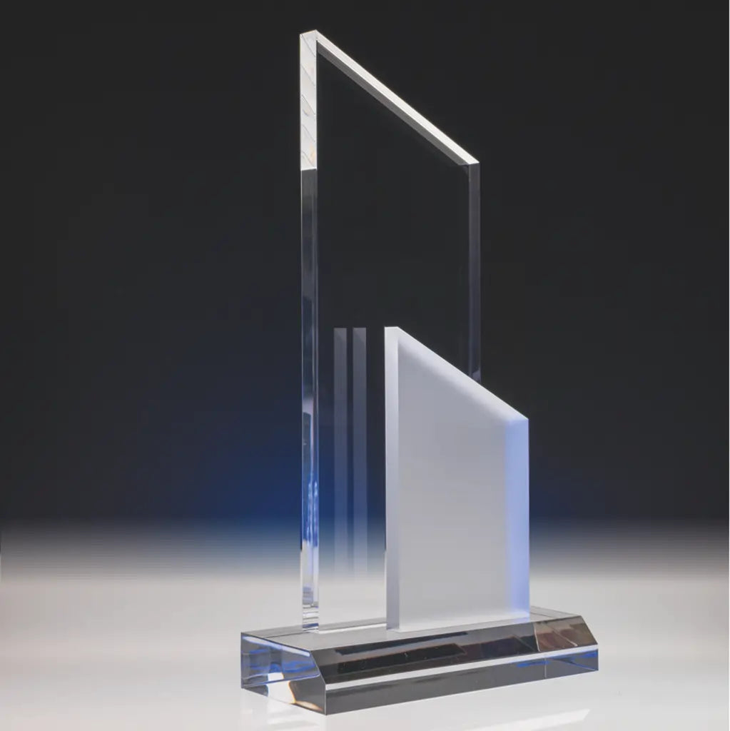 Acrylaward mit silberfarbigem Element