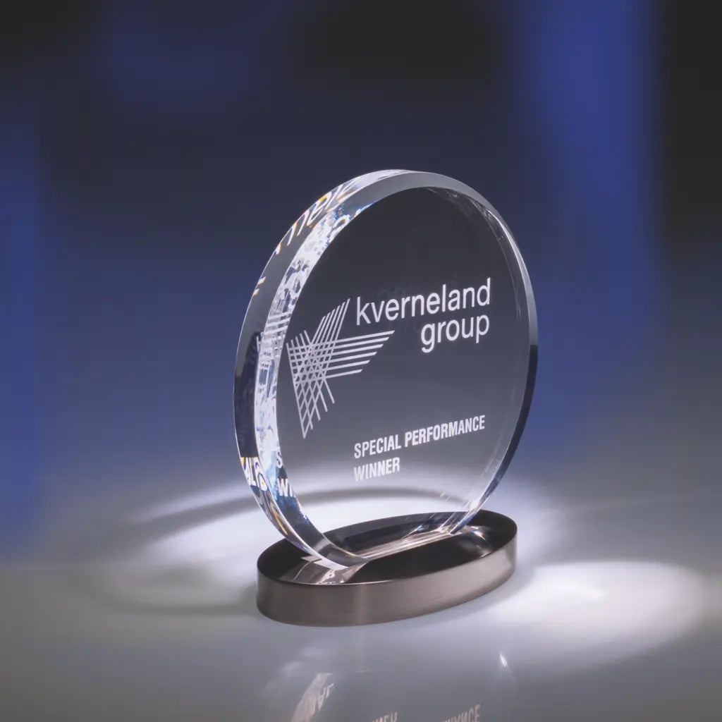 Acrylaward auf edlem Metallsockel mit Beschriftungsbeispiel