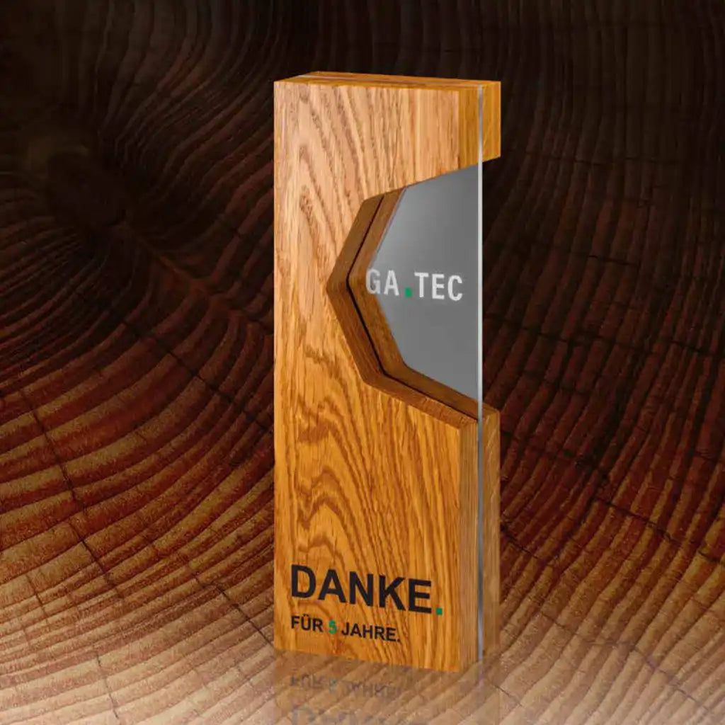 Award aus Holz mit Beschriftung