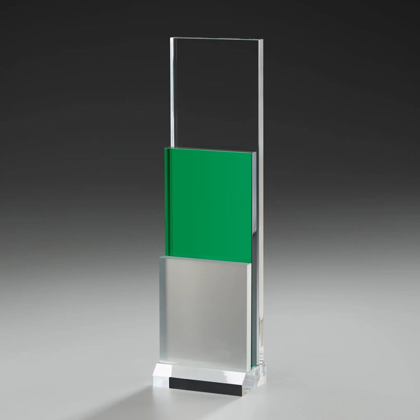 Emerald Step Award aus klarem Acrylglas, smaragdgrünem und silbernem Acrylelement in Stufenform, klarer Sockel , unpersonalisiert
