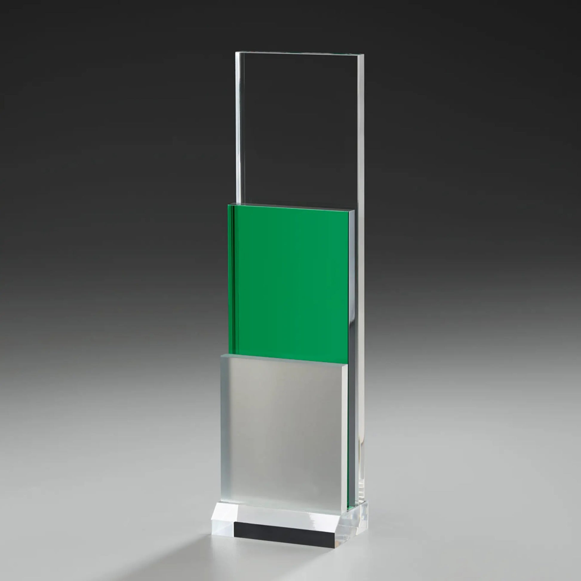 Emerald Step Award aus klarem Acrylglas, smaragdgrünem und silbernem Acrylelement in Stufenform, klarer Sockel , unpersonalisiert
