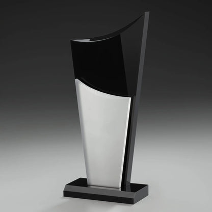 Phantom Drive Award aus schwarzem Acrylglas mit silbernem Acrylelement und schwarzem Sockel, unpersonalisiert
