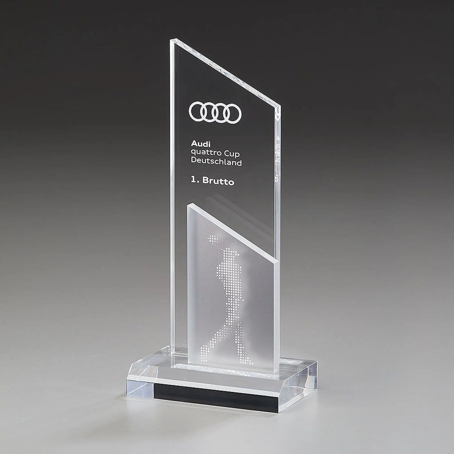Acrylic Ice Peak Award aus klarem Acrylglas mit gefrosteter Innenstele, Lasergravur mit Logo und Text sowie Golfspieler-Motiv auf schwarzem Sockel
