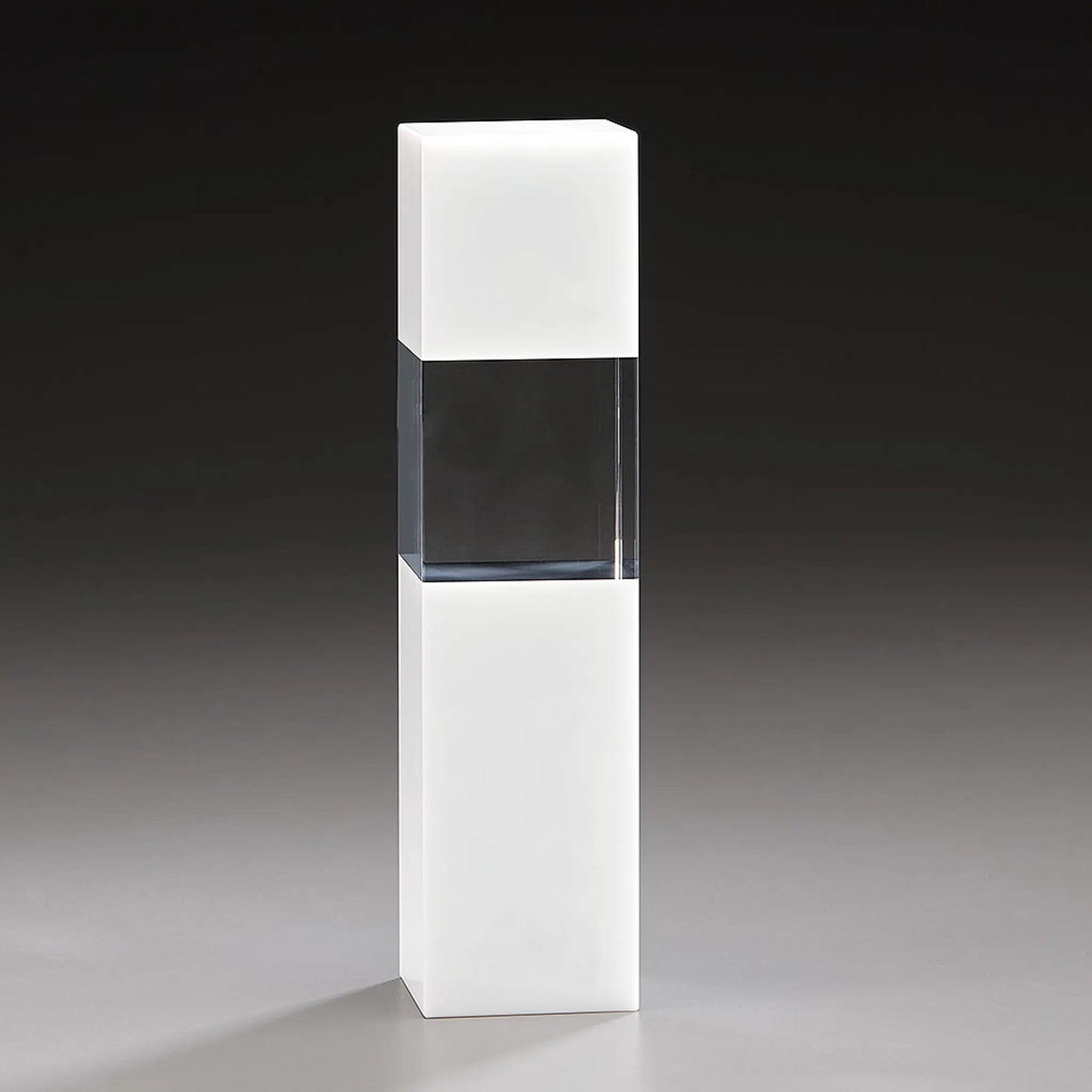 Glasaward Glaspokal aus klarem und weißem Glas: der Arctic Cubix Award
