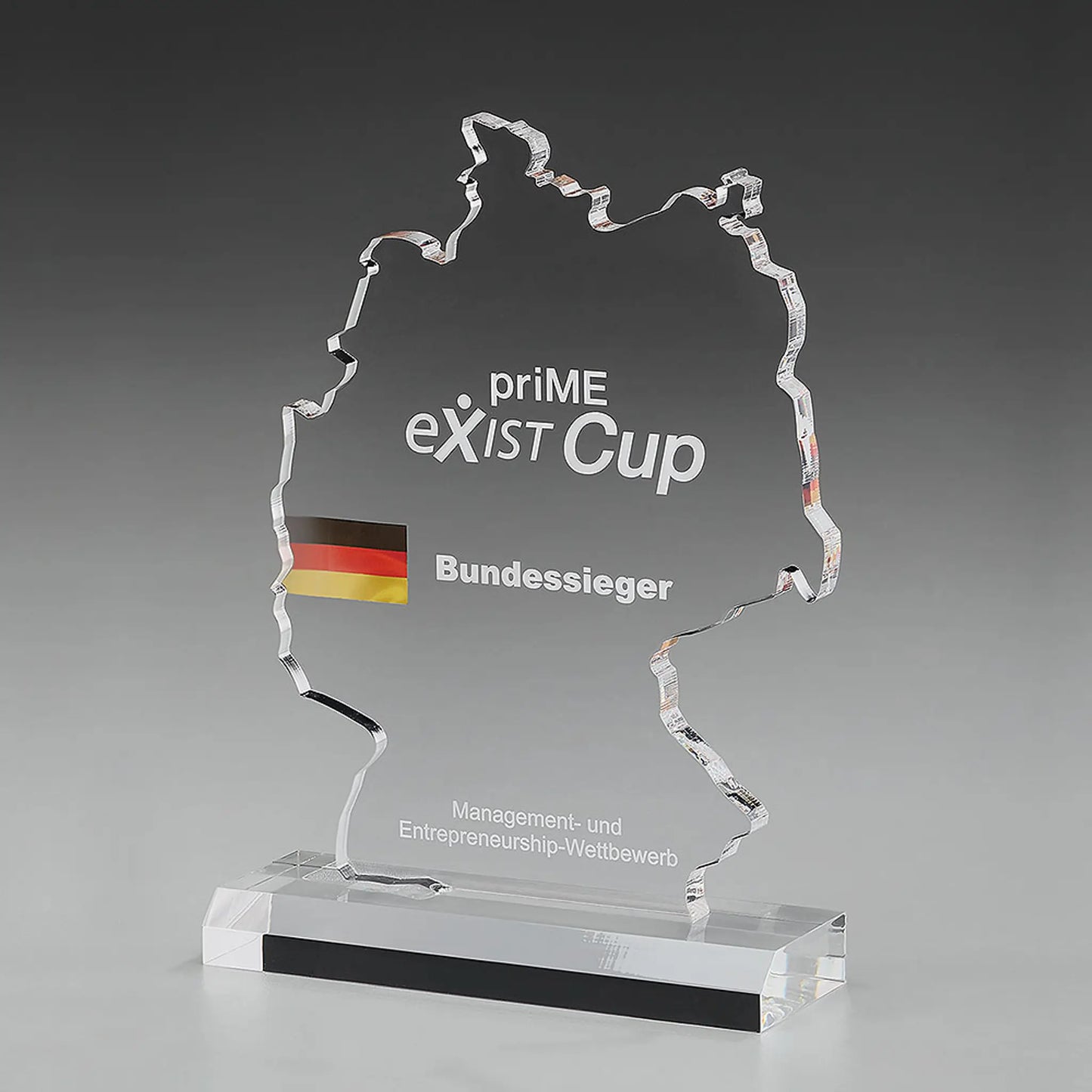 Deutschland Karte Award mit Digitaldruck und Deutschlandfahne – Acrylglas-Trophäe in Deutschlandform
