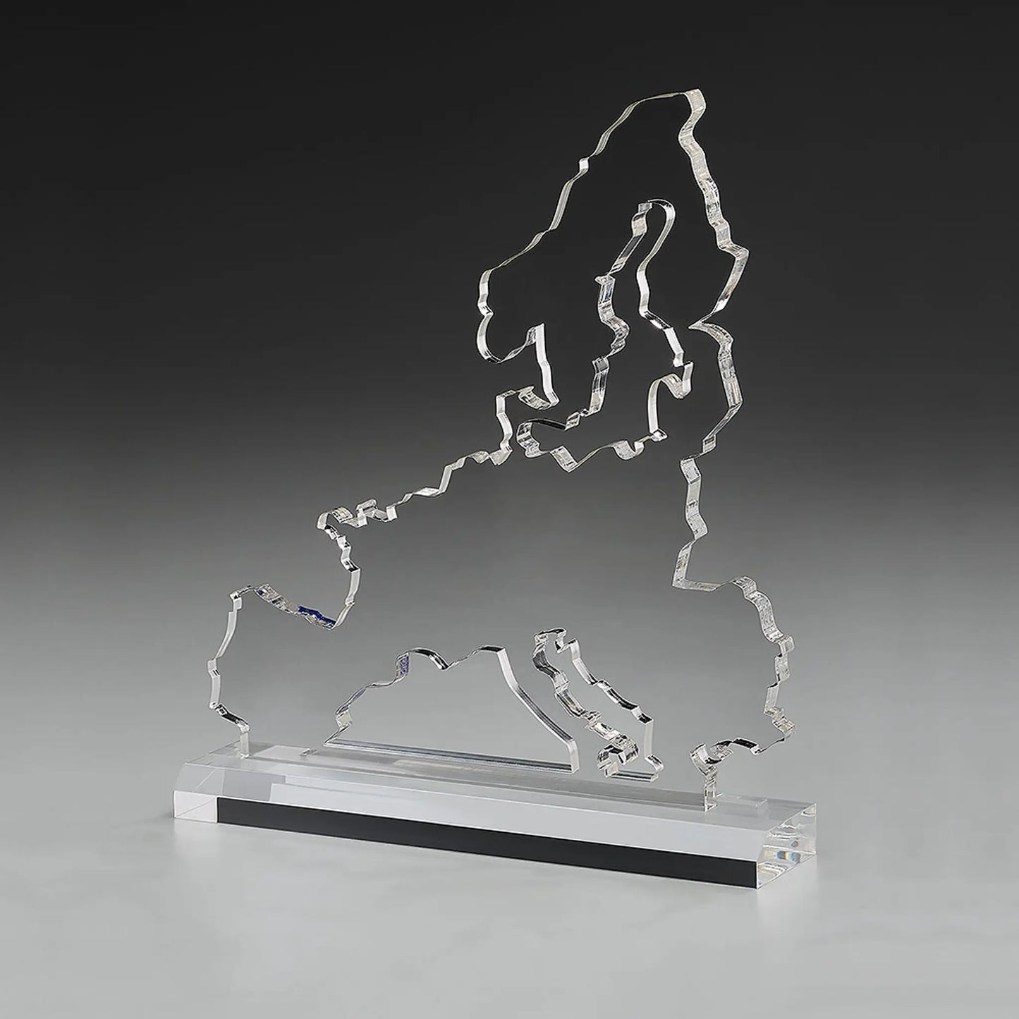 Europa Karte Award – Acrylglasscheibe in Form der Europakarte auf Acrylsockel, blank ohne Gravur, personalisierbar mit Lasergravur und Digitaldruck für internationale Unternehmensauszeichnungen
