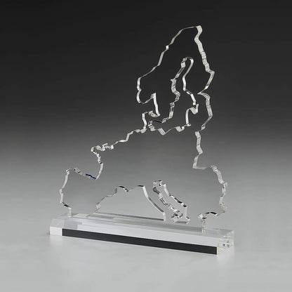 Europa Karte Award – Acrylglasscheibe in Form der Europakarte auf Acrylsockel, blank ohne Gravur, personalisierbar mit Lasergravur und Digitaldruck für internationale Unternehmensauszeichnungen
