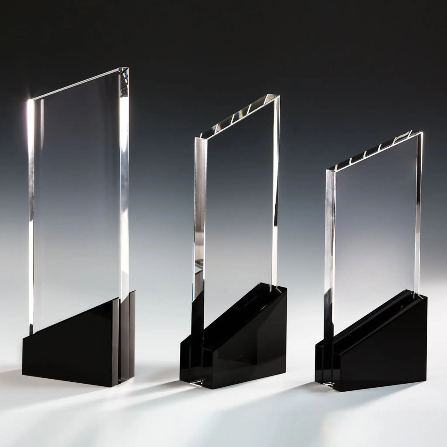 Award – Kristallglas-Trophäe aus klarem und schwarzem Glas, schwarzem Sockel , in 3 Größen (250, 275, 310 mm) | awardideen.de
