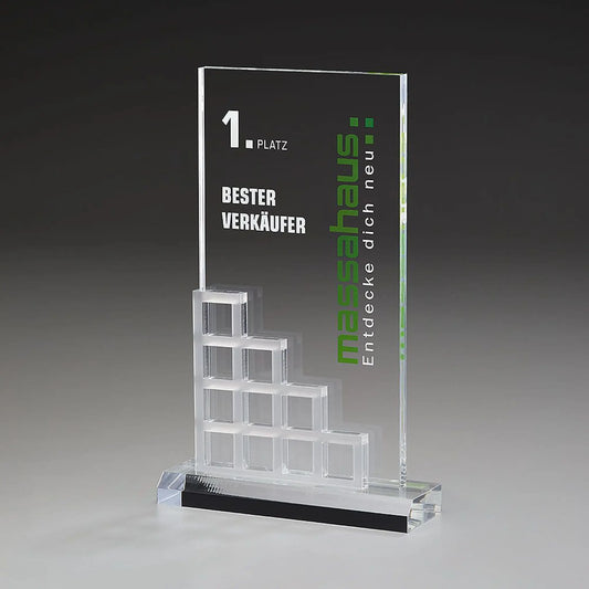 Cascade Award aus klarem Acrylglas mit gefrostertem Stufenelement aus Acrylic Ice, Digitaldruck mit Logo und Text in Farbe auf klarem Sockel

