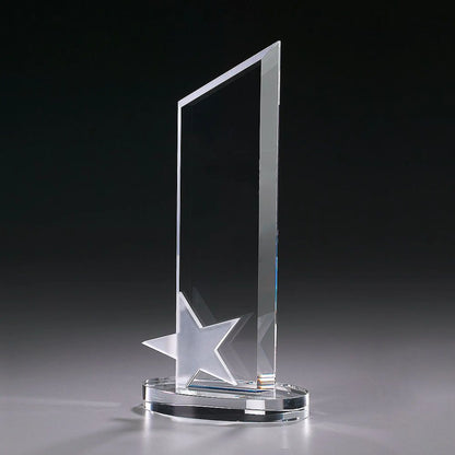 Crystal Ice Star Peak Award aus Kristallglas – asymmetrisch ansteigende Scheibe mit satiniertem Stern-Element auf rundem Kristallsockel , hier ohne Gravur
