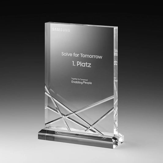 Diamond Impact Award aus klarem Acrylglas  mit Schliff in Diamantenform, personalisierbar mit Lasergravur oder Digitaldruck – ideal für Events und Golfturniere

