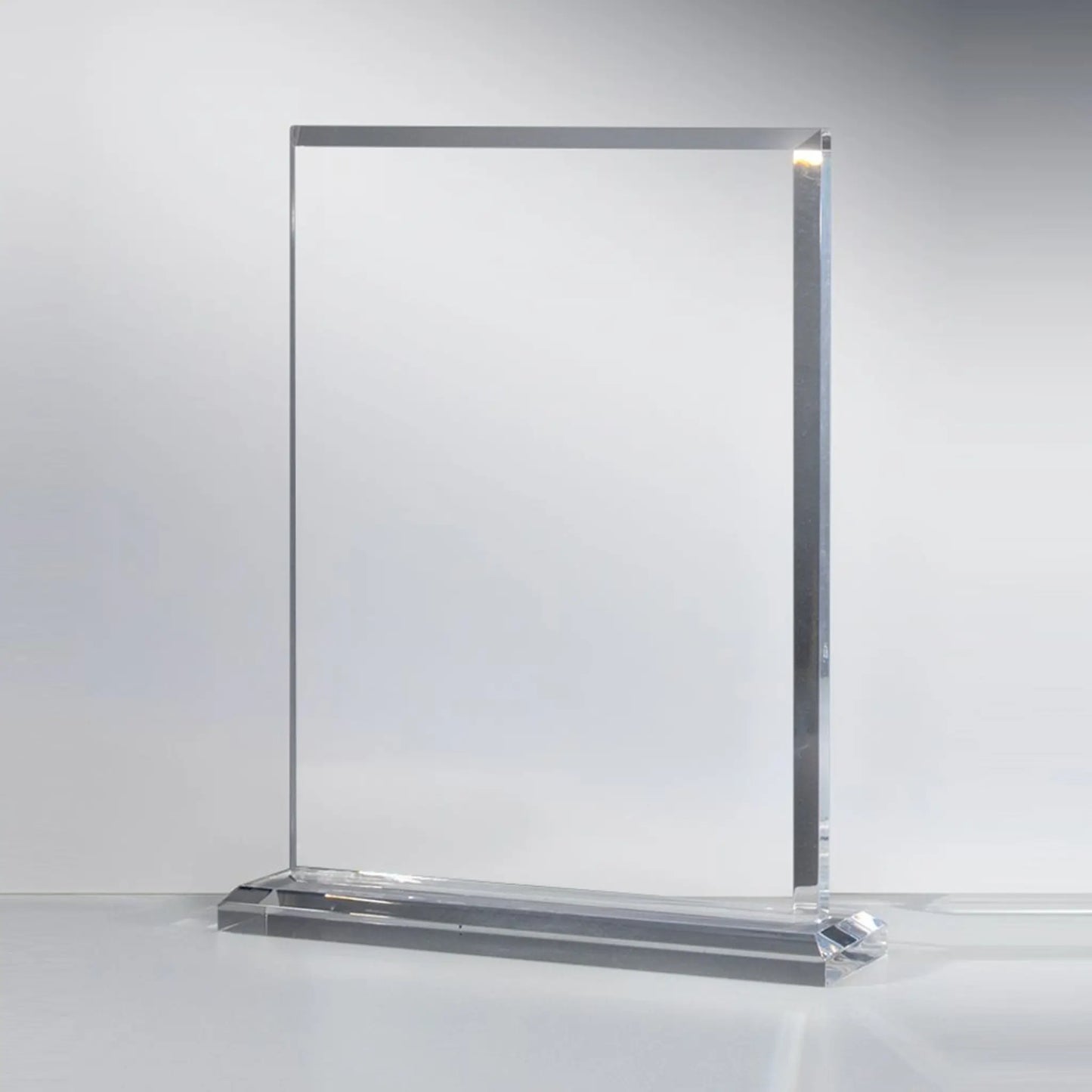 Frame Award – rechteckiger Acrylglas-Block mit poliertem Rahmen auf Acrylsockel, Einzelansicht große Variante, blank ohne Gravur, personalisierbar mit Lasergravur für Unternehmensauszeichnungen und Gala-Abende
