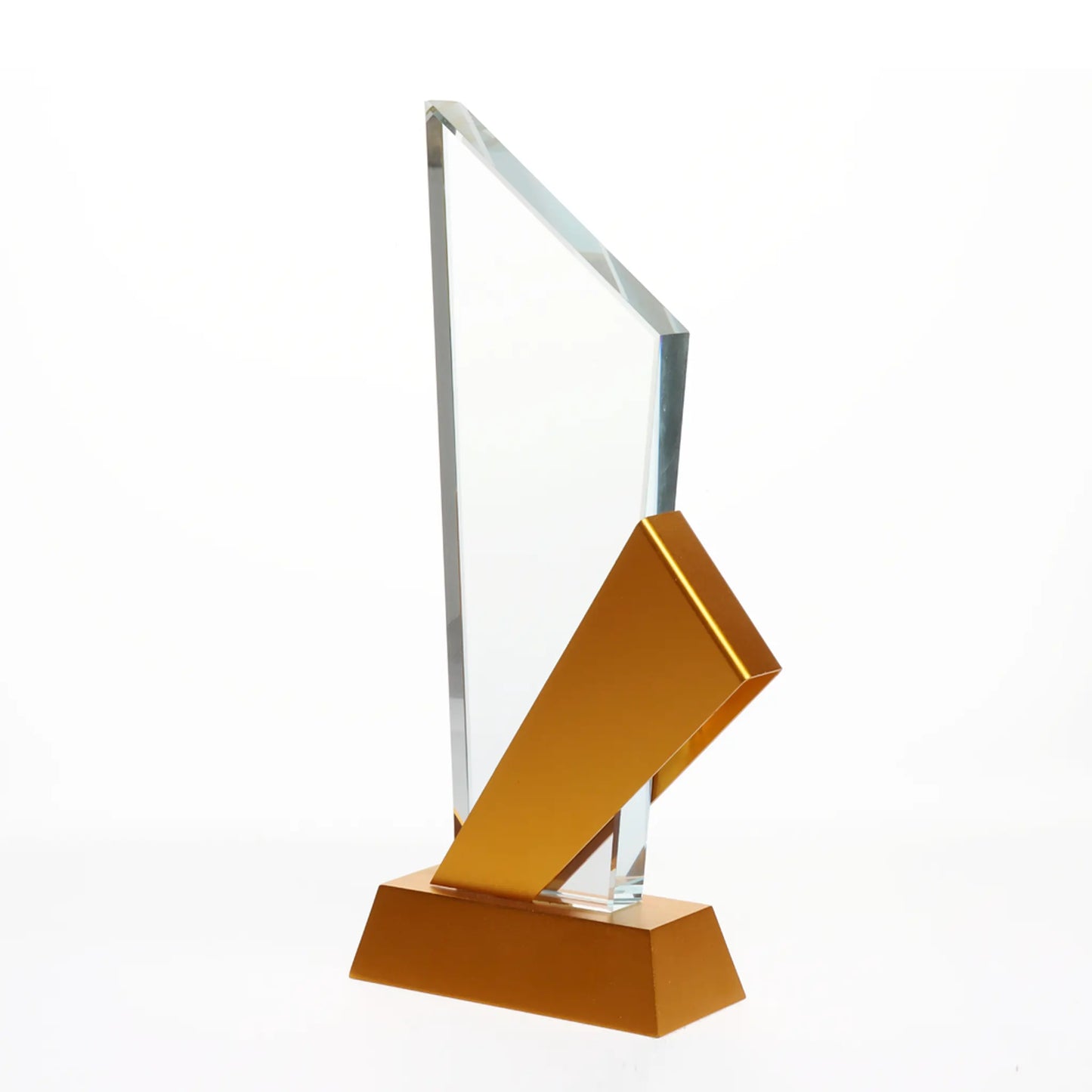Glas-Metall Award PRESTIGE – schräg zulaufende Glasscheibe auf goldfarbenem Metallsockel mit diagonalem Metallsteg, blank ohne Gravur, personalisierbar mit Lasergravur für Unternehmensauszeichnungen und Gala-Abende
