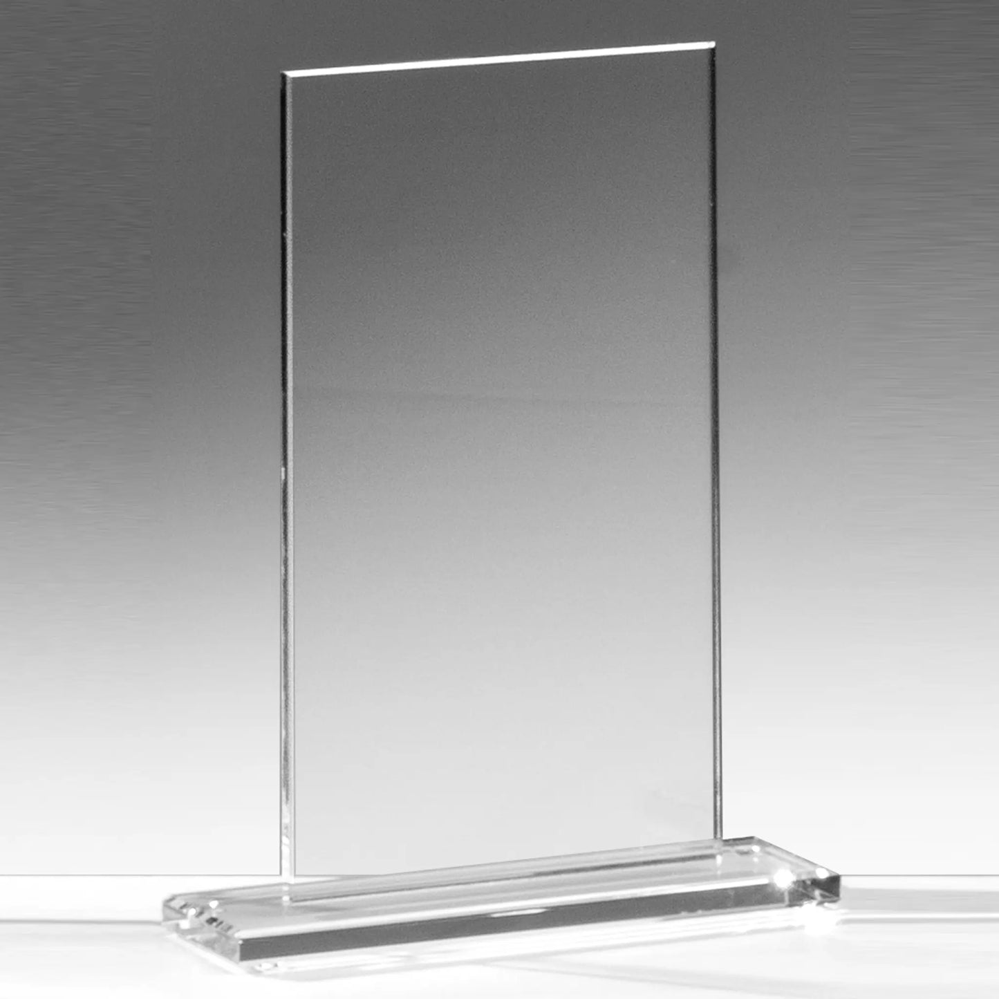 Glasaward Budget Rechteck – Klarglas-Trophäe im hochformatigen Design, 6 mm starkes Klarglas, poliert und randgeschliffen, auf separatem Sockel
