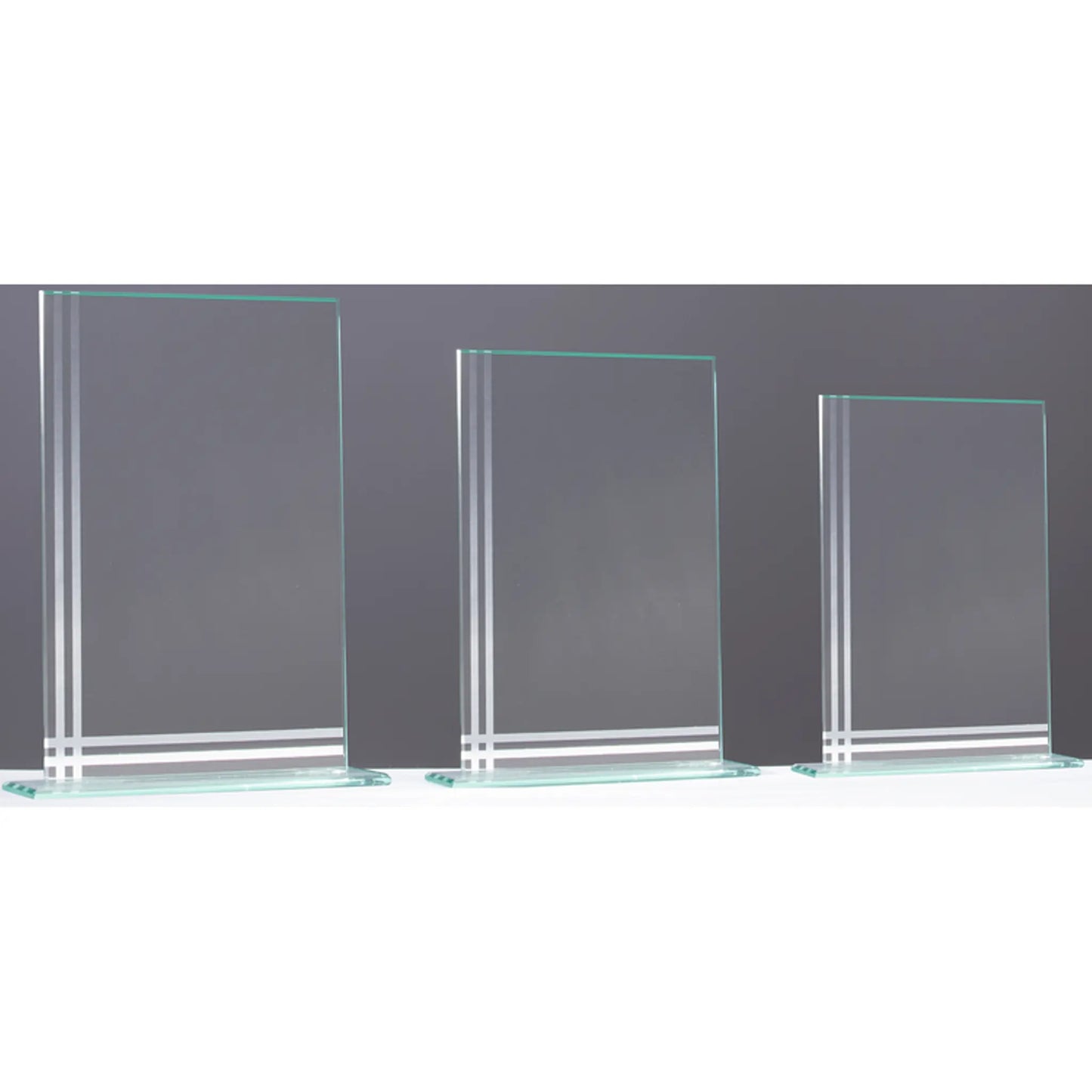 Glasaward Rechteck LINES in drei Größen – Glastrophäen aus 4 mm Klarglas mit Linienmuster für Firmenehrungen und Golfturniere
