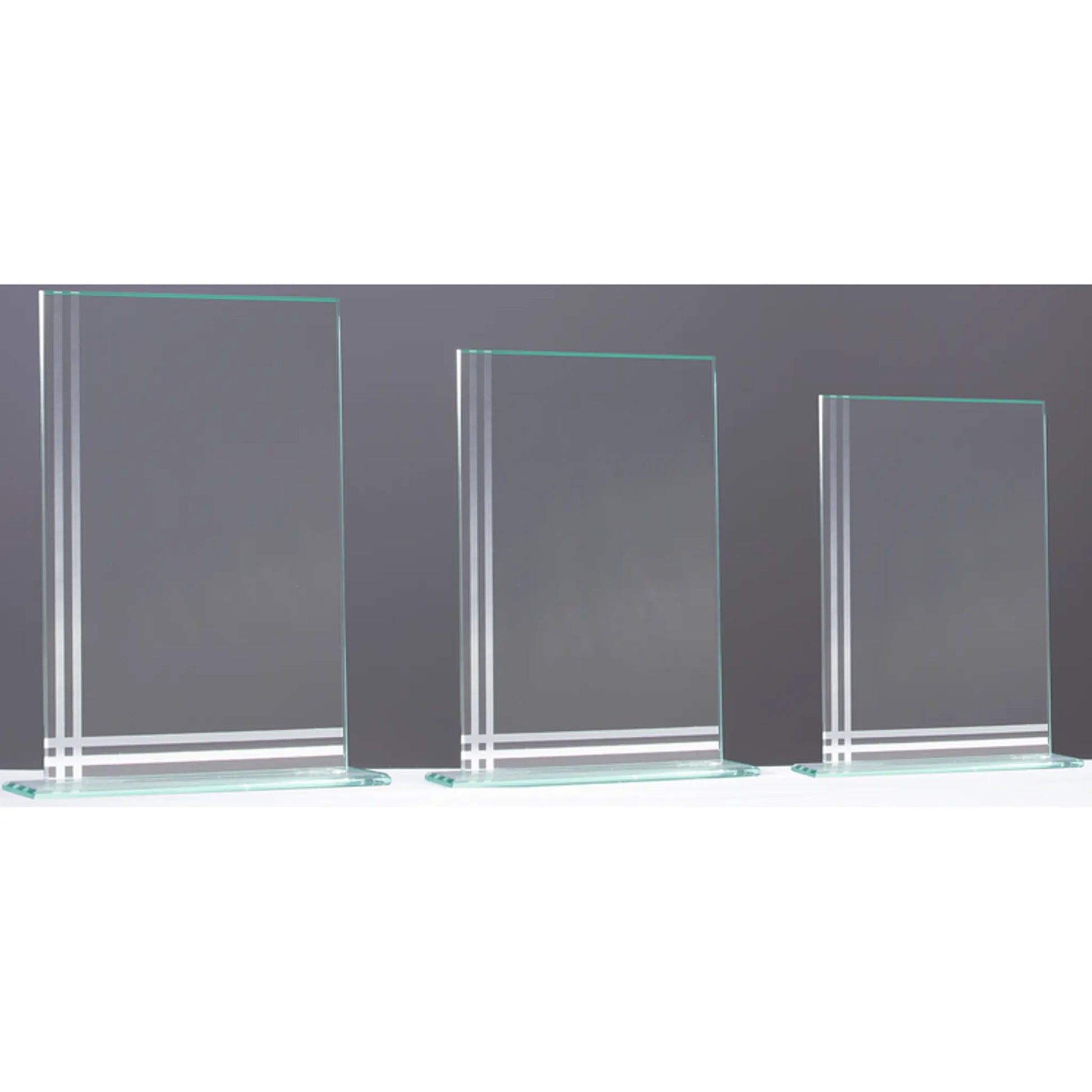 Glasaward Rechteck LINES in drei Größen – Glastrophäen aus 4 mm Klarglas mit Linienmuster für Firmenehrungen und Golfturniere
