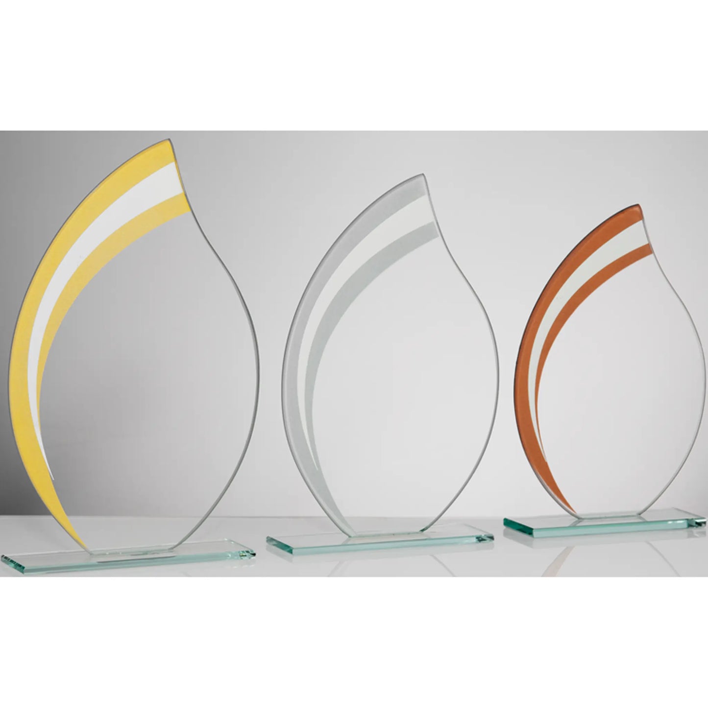 Glasaward FLAME in Bronze, Silber und Gold – Glastrophäen aus 4 mm Klarglas fürt Lasergravur für Firmenehrungen und Golfturniere

