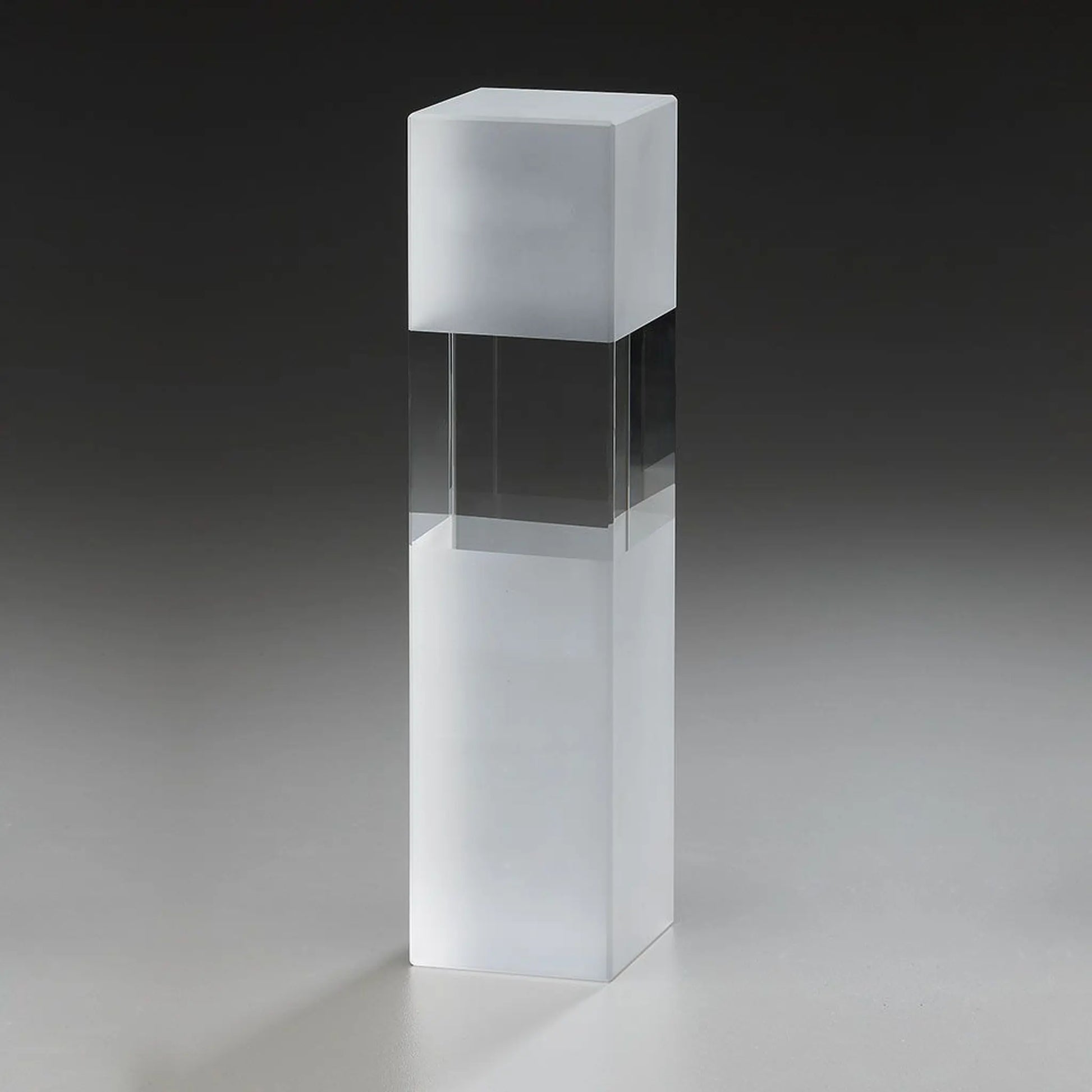 Glasaward Glaspokal aus klarem und weißem Glas Crystal Ice Cubix Award