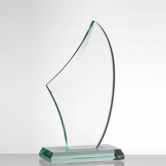 Glasaward Blade aus 12 mm starkem klarem Glas in schlanker Form, für eine  individuelle Lasergravur
