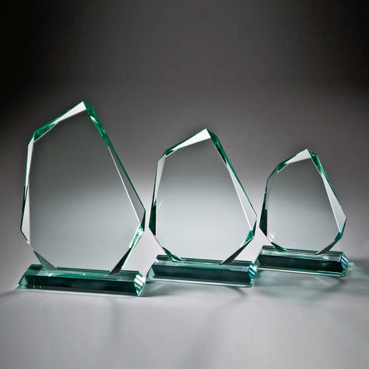 Crystal Rock Award aus 15 mm starkem massivem Glas in felsähnlicher Form für eine individuelle Lasergravur
