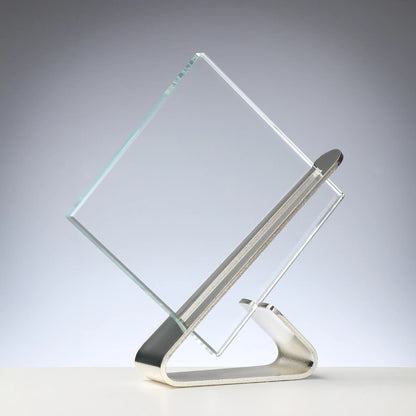 Glas-Metall Award SILBER-farben: Kristallglas 10 mm mit Randschliff auf silberfarbenem Metallständer, Höhe 185 mm – Auszeichnung für den 2. Platz
