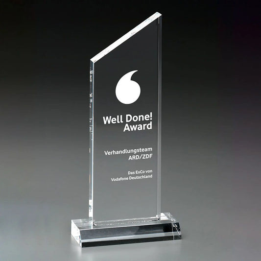 Peak Award aus 18 mm Acrylglas mit UV-Druck – Beispielpersonalisierung mit Logo und Text, auf rechteckigem Sockel
