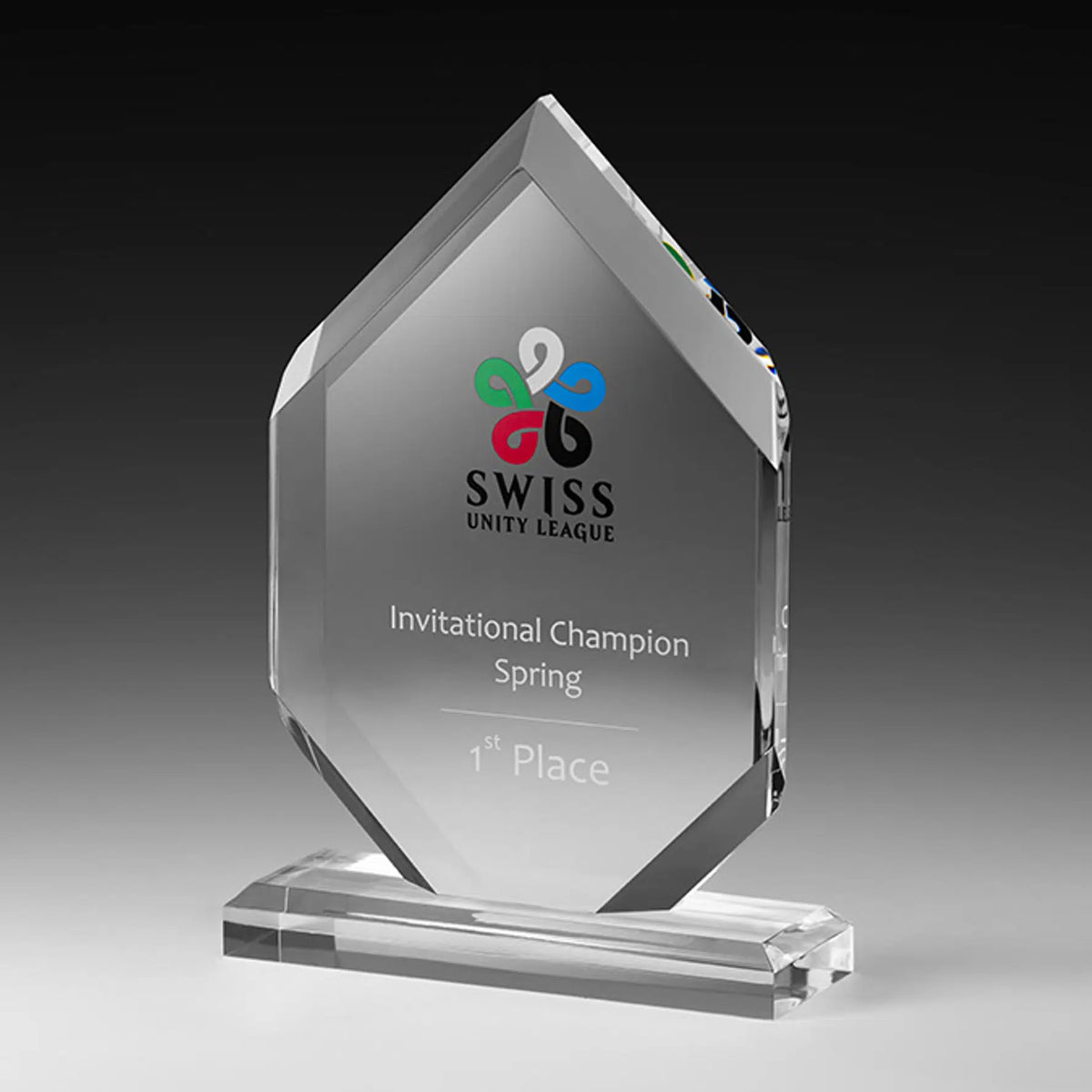 Prime Award – Acrylglas-Trophäe mit pfeilförmiger Silhouette und abgeschrägten Kanten, Digitaldruck und Lasergravur, 3 Größen, personalisierbar für Events und Golfturniere
