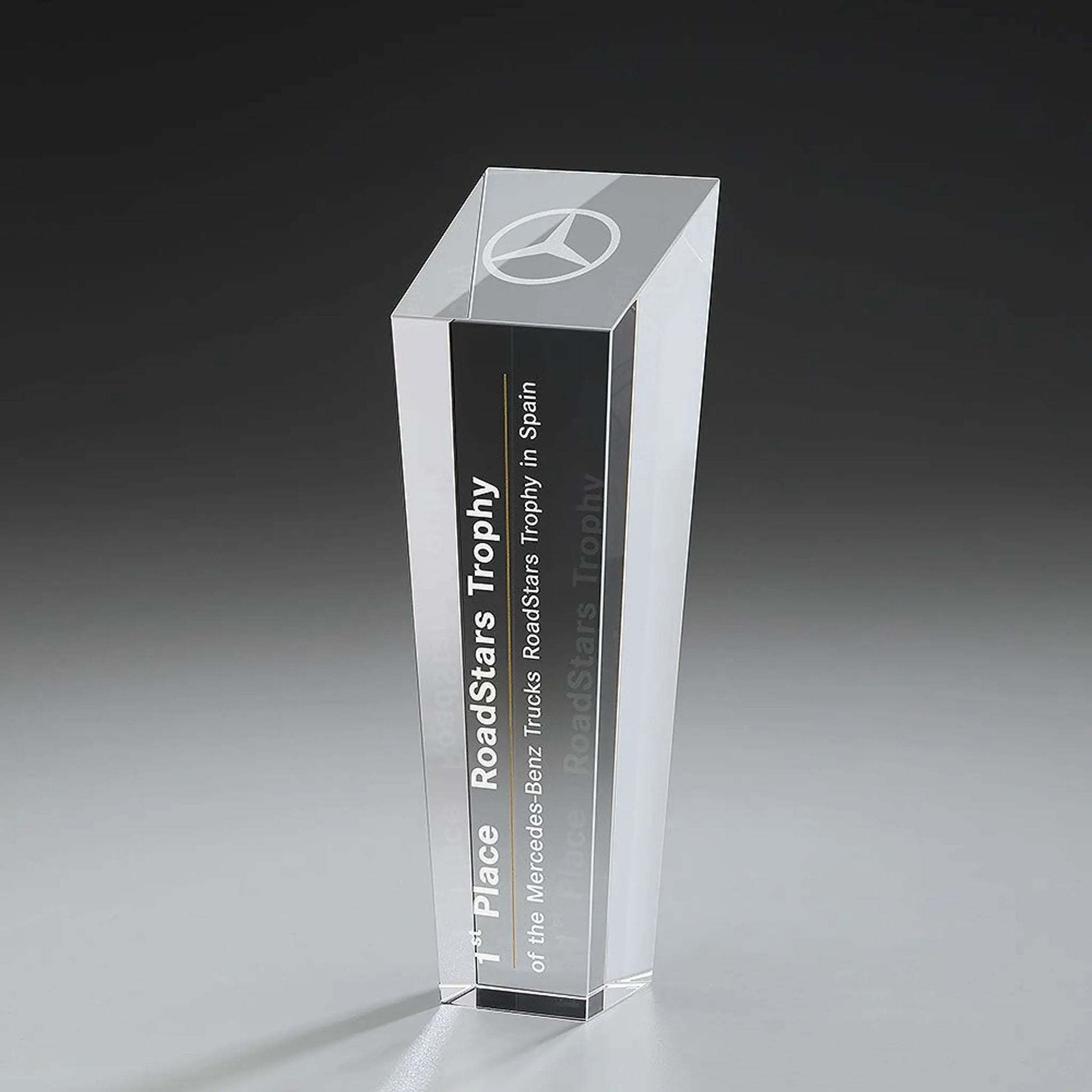Spotlight Tower Award aus massivem Kristallglas, 50×50 mm Grundfläche, ~80 mm Glasstärke – mit Lasergravur oder UV-Druck personalisierbar, inkl. Geschenkbox
