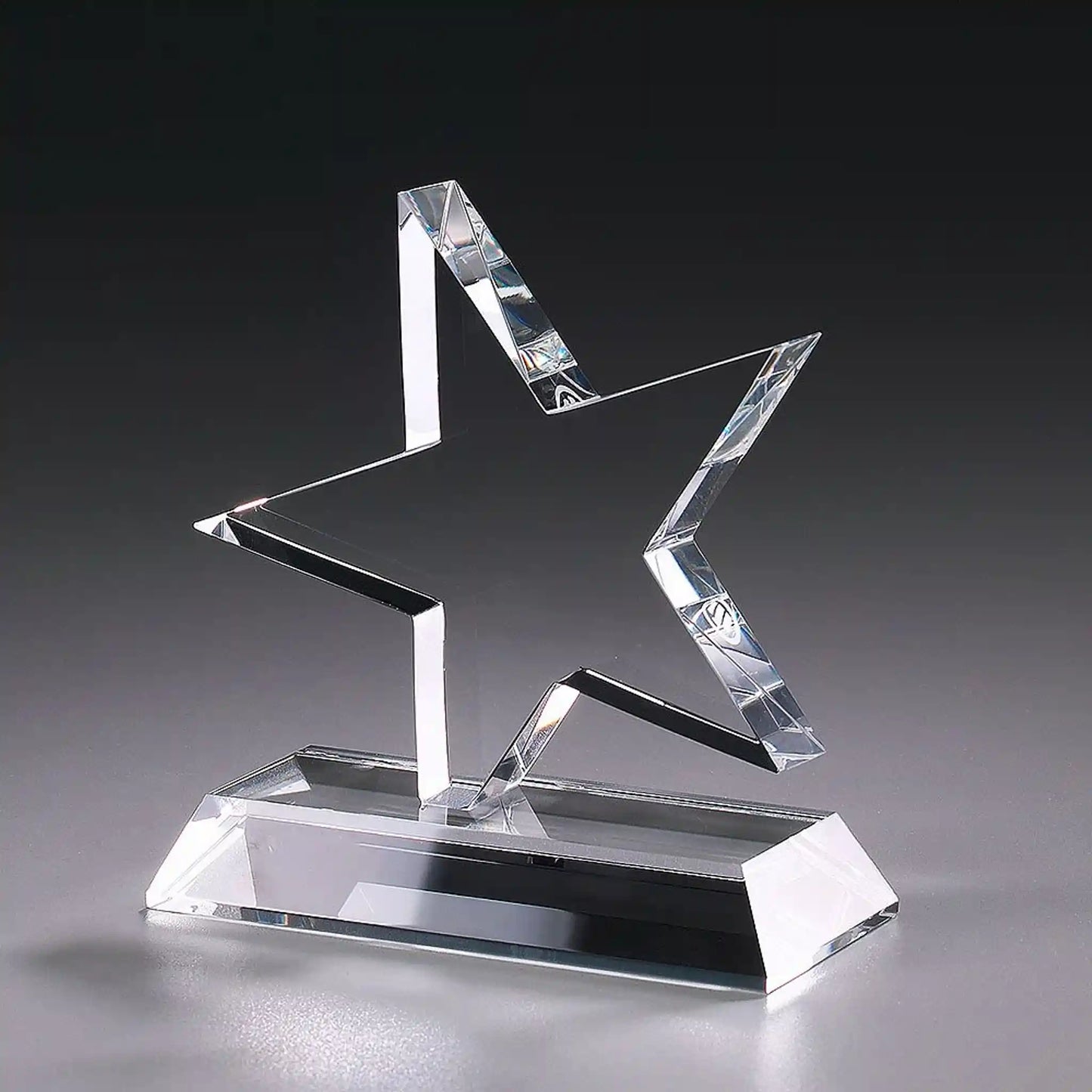 Detailansicht Euro Star Award – Kristallglas mit feinen Facetten für individuelle Lasergravuren
