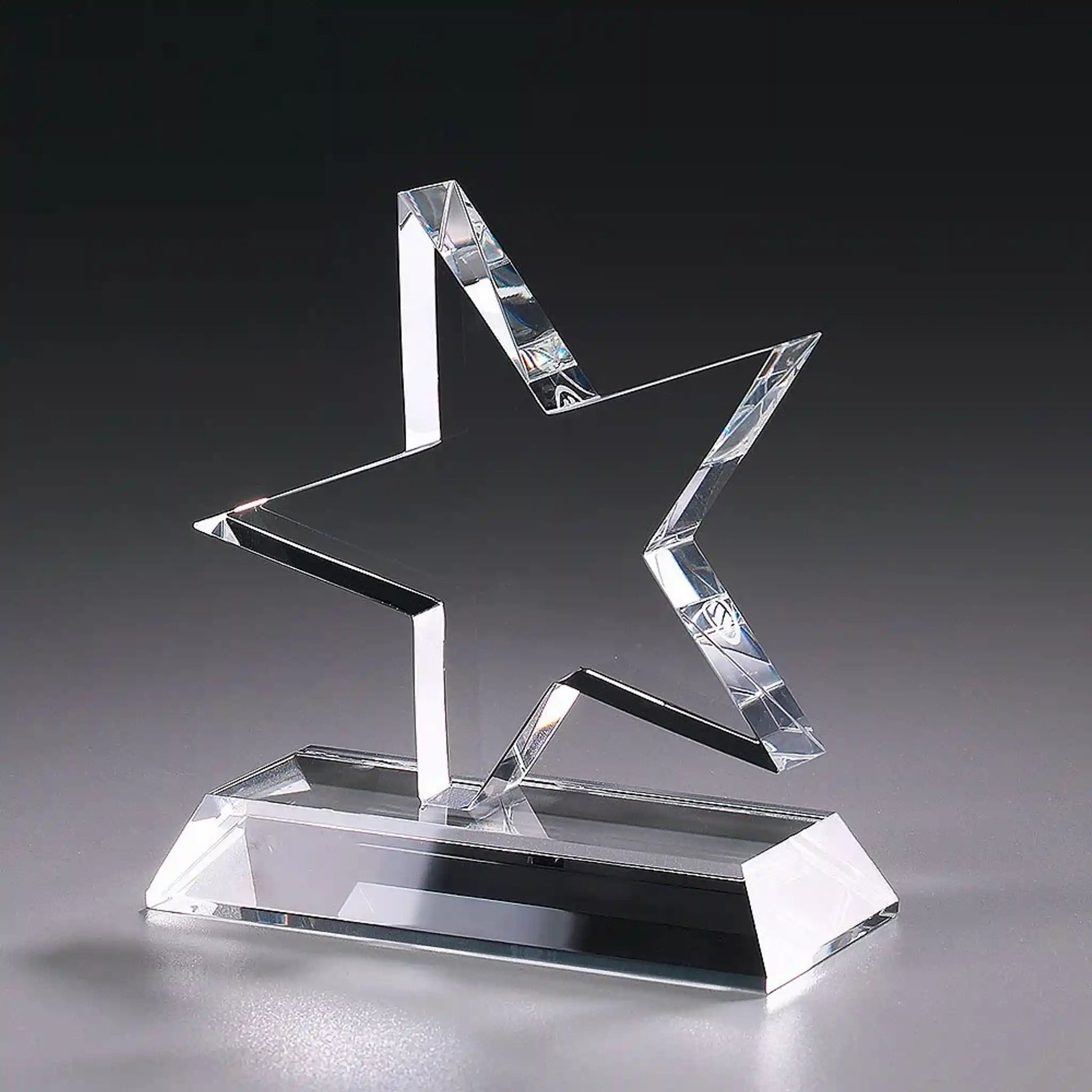 Detailansicht Euro Star Award – Kristallglas mit feinen Facetten für individuelle Lasergravuren
