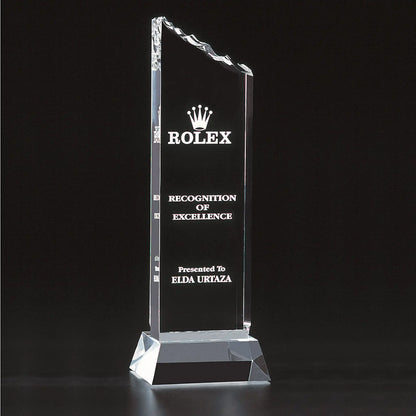 Summit Tower Award – hoher Acrylglas-Tower mit gezackter Bergsilhouette und Beispiel-Lasergravur auf facettiertem Sockel | awardideen.de
