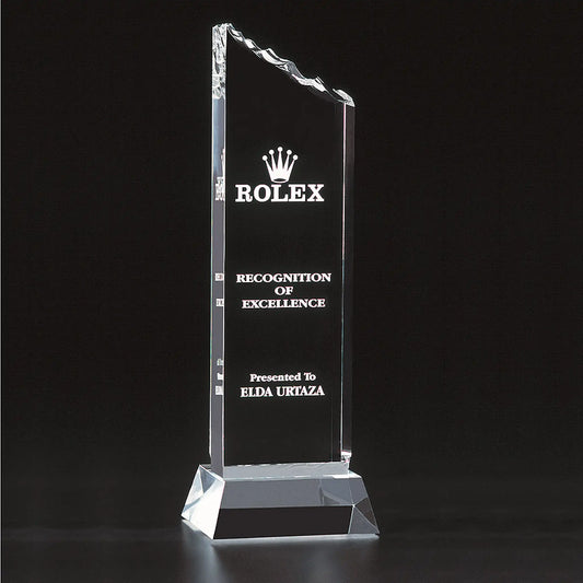 Summit Tower Award – hoher Acrylglas-Tower mit gezackter Bergsilhouette und Beispiel-Lasergravur auf facettiertem Sockel | awardideen.de
